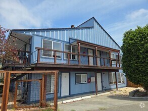 Building Photo - 1350 Hallen Dr
