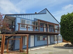 Building Photo - 1350 Hallen Dr
