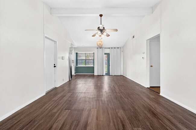 Foto del edificio - 8408 Maine Dr