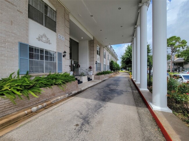 Building Photo - 2601 Bellefontaine