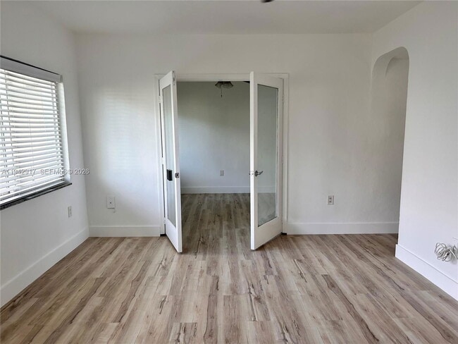 Foto del edificio - 7207 Bay Dr