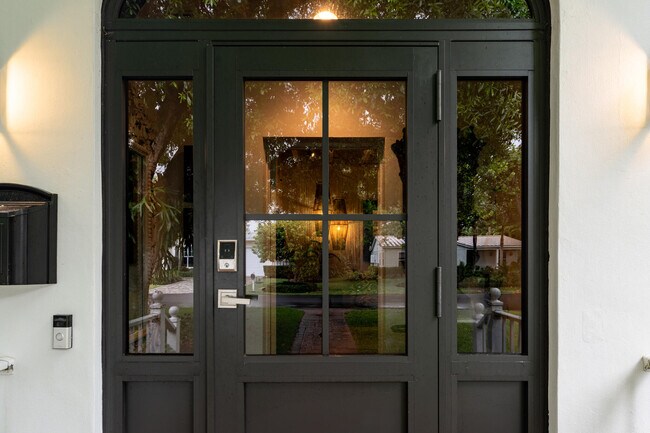 Foto del edificio - 302 NW 16th St