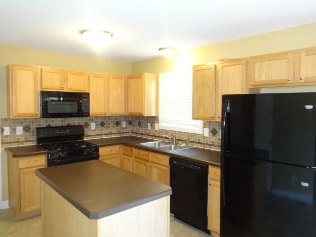Foto del edificio - 8502 Flowering Cherry Dr