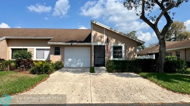 Foto del edificio - 8279 Summerbreeze Ln
