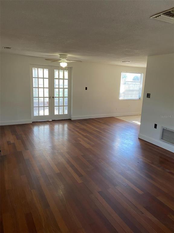 Foto del edificio - 3244 Coldwell Dr