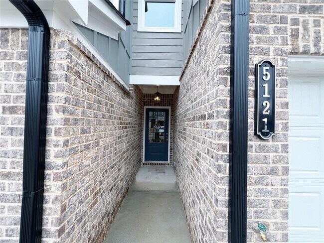Foto del edificio - 5121 Hillington Wy