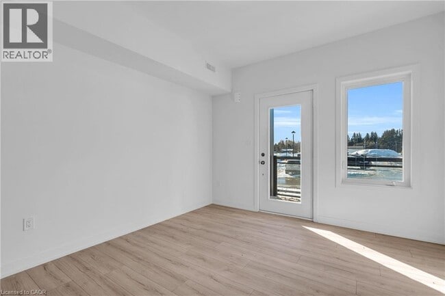 Building Photo - 940 St David St N