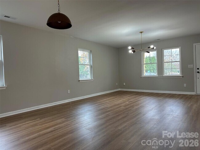 Foto del edificio - 804 Matheson Ave