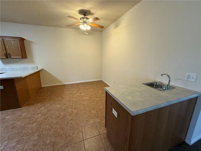Building Photo - 663 Appleridge Dr