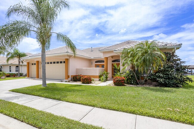 Building Photo - 611 Manatee Bay Dr