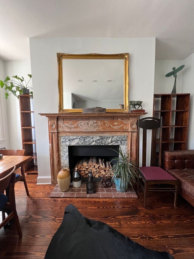 Foto del edificio - Gorgeous 4 Bed / 2.5 Bath Townhouse in Soc...