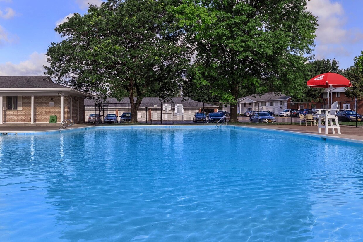 Primary Photo - Greystone Apartments