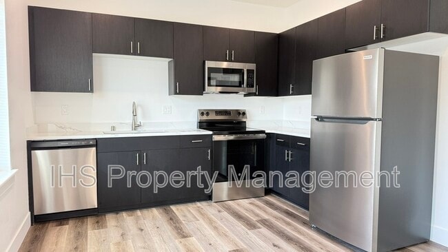 Building Photo - 3917 W Van Giesen St