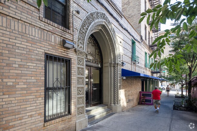 Entrance - 831 W 181st St