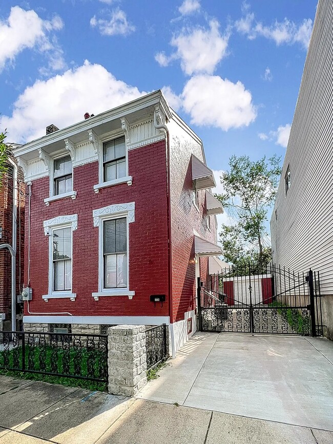 Building Photo - 1526 Holman St