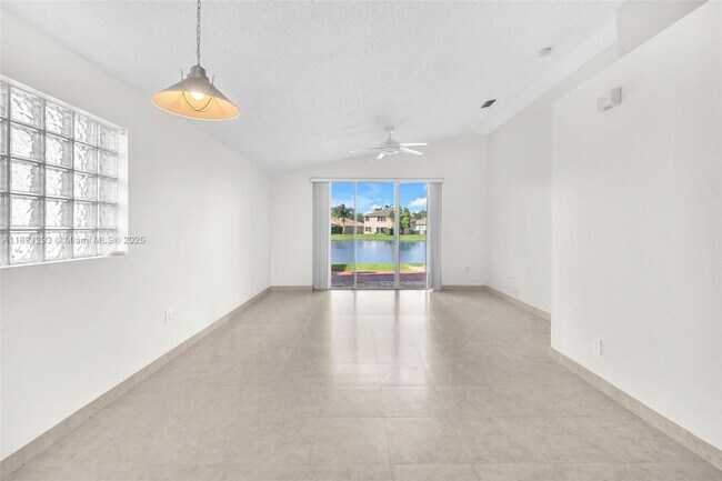 Foto del edificio - 16411 Sapphire Bend