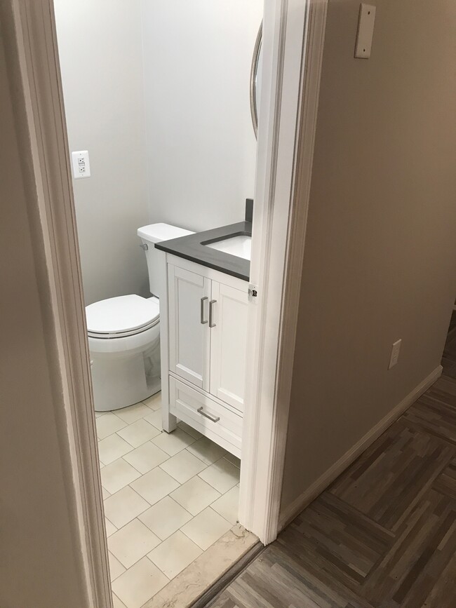 Building Photo - 404 Wedgewood Cir
