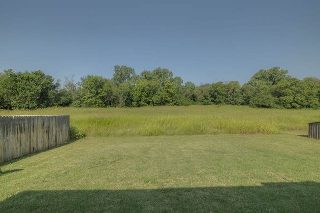 Building Photo - 3 Bed 2.5 Bath in W/Bonus Room in Deer Cre...