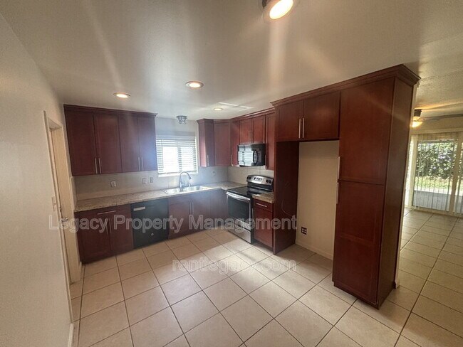 Foto del edificio - 10763 Oakton Way