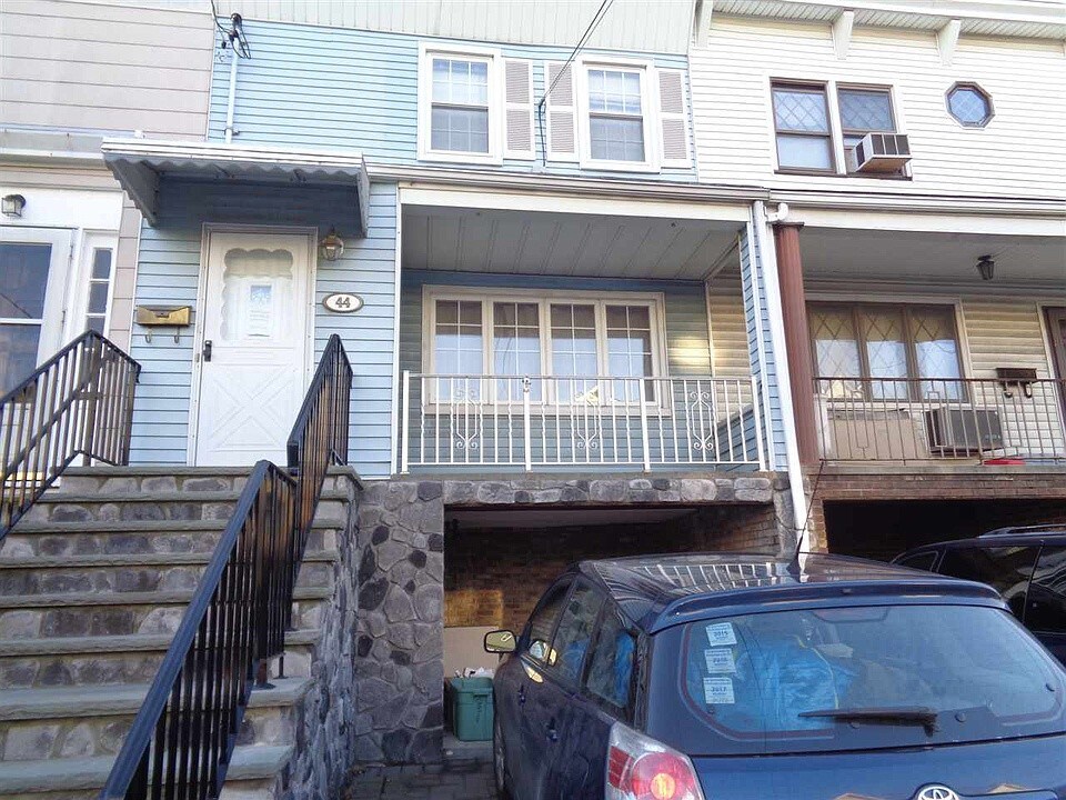 Primary Photo - 44 E 44th St