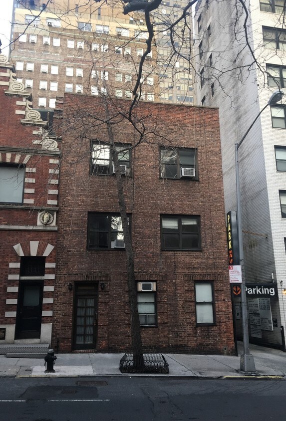 Primary Photo - 151 E 38th St