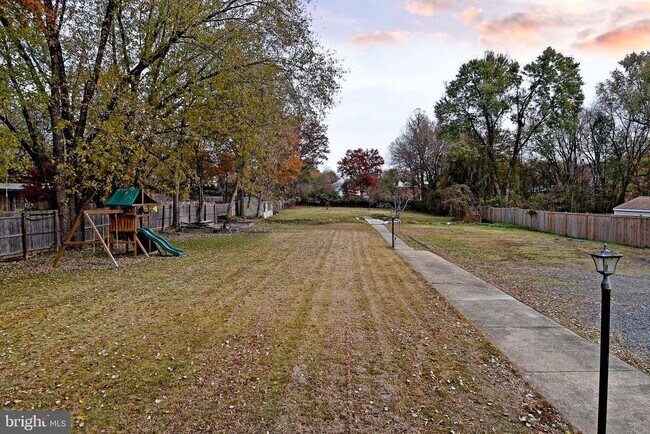 Foto del edificio - 7125 Harrison Ln