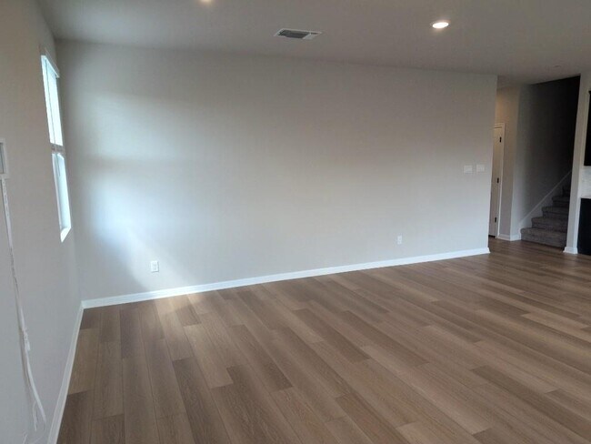 Building Photo - 905 Palo Brea Lp