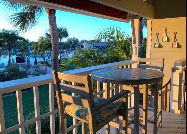 Building Photo - 360 Pinellas Bayway S