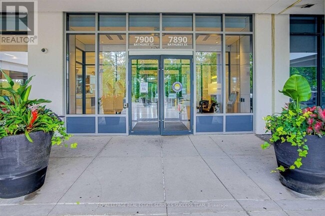 Photo du bâtiment - 7890 Bathurst St