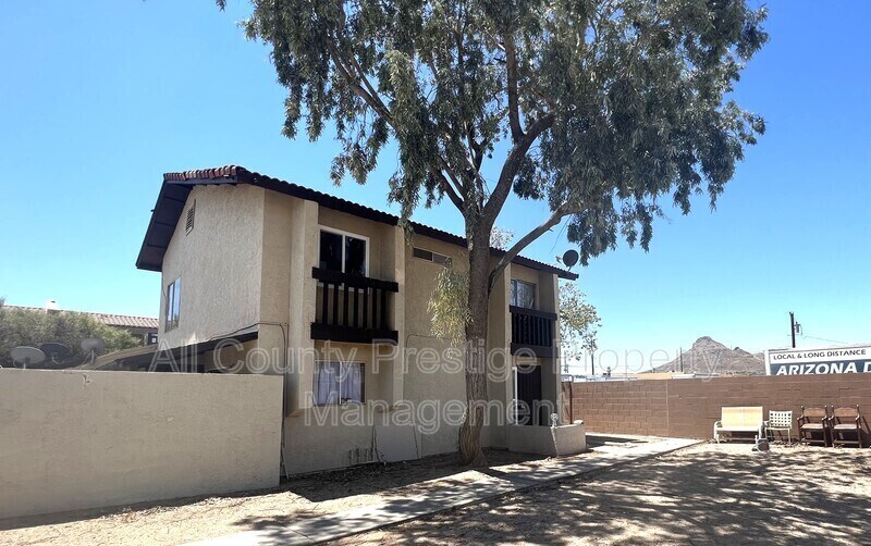 Primary Photo - 2425 E Waltann Ln