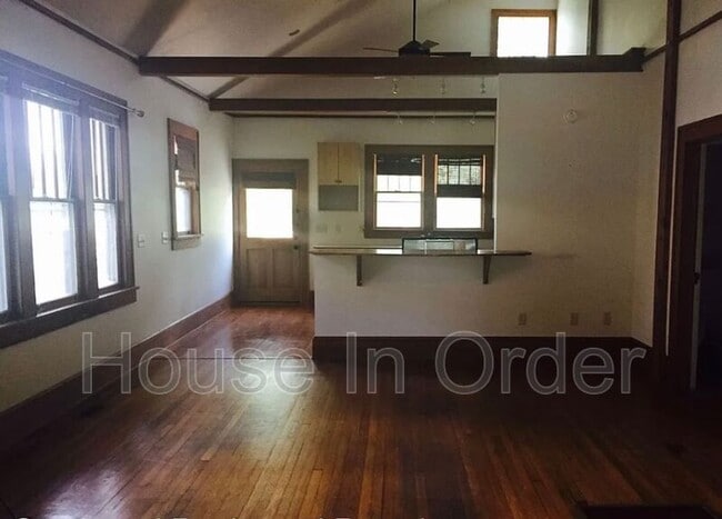 Building Photo - 127 Flint St