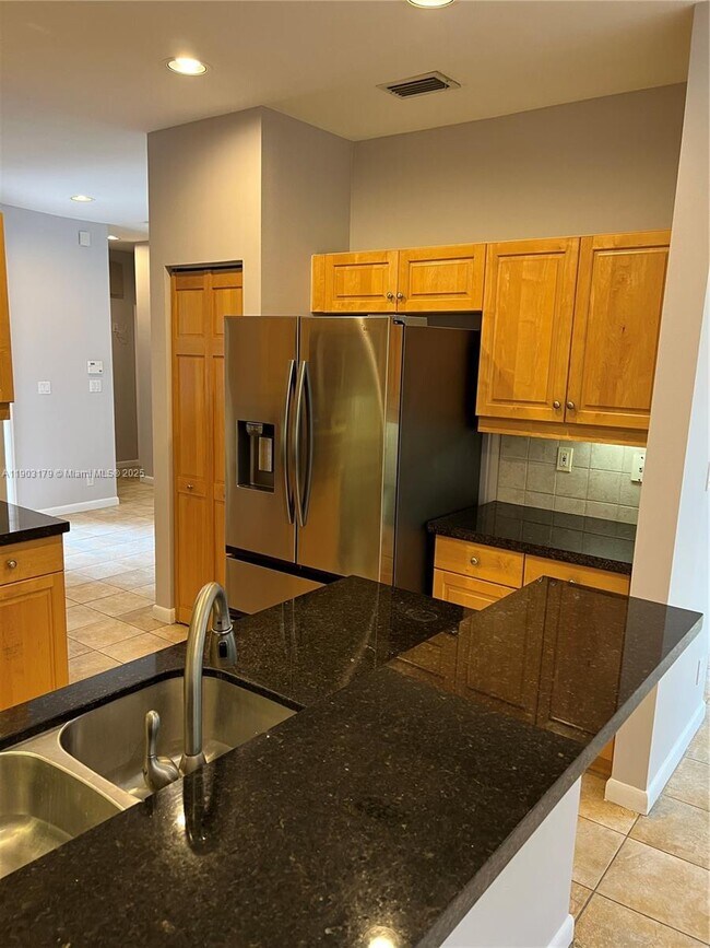 Foto del edificio - 15827 SW 12th St