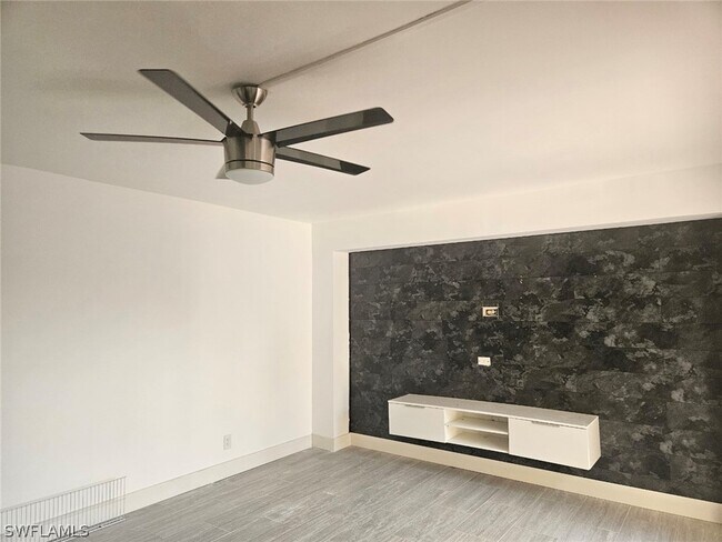 Building Photo - 4025 Sandlewood Ln