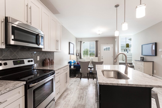 Kitchen - 14938 S Emerald Pools Ln