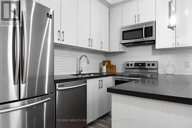 Building Photo - 209 Jarvis St