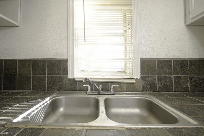 Foto del edificio - 1 br, 1 bath House - 2911 Burkett St
