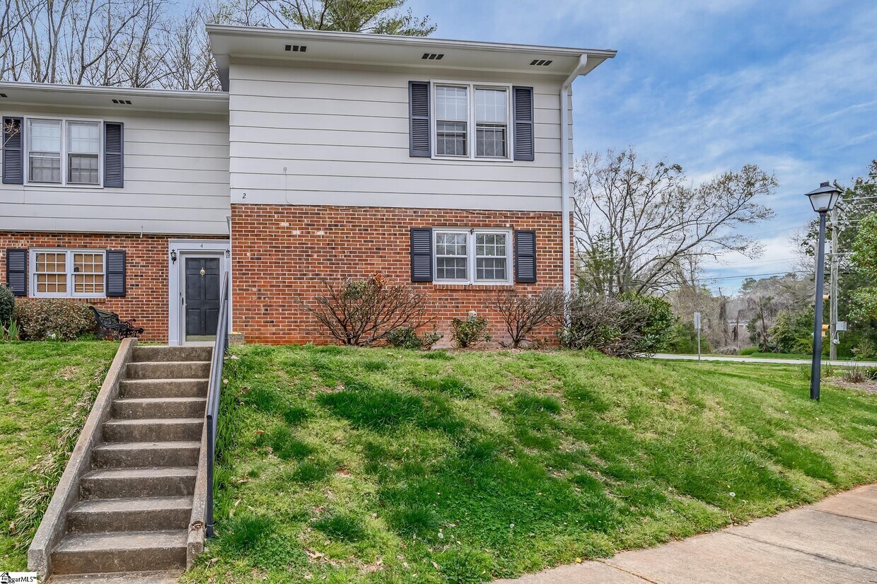 2 Summercreek Dr, Spartanburg, SC 29307 Condo for Rent in Spartanburg