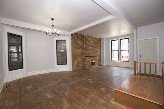 Building Photo - 2943 N Halsted St