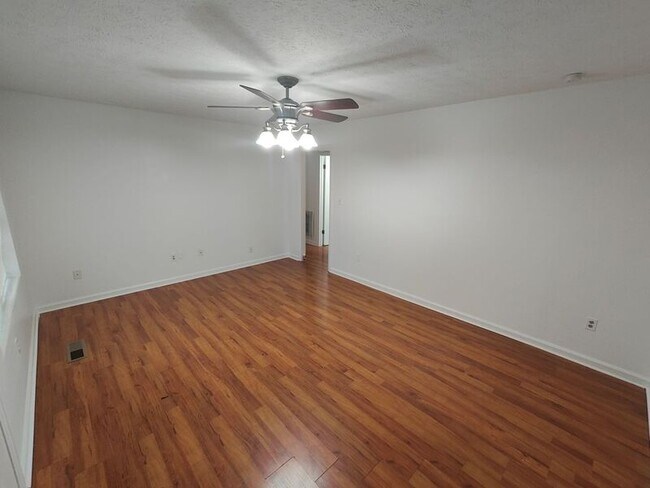 Foto del edificio - 6931 Robinson Dr