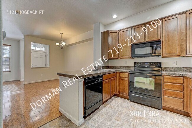 Building Photo - 3 Bedroom Townhome