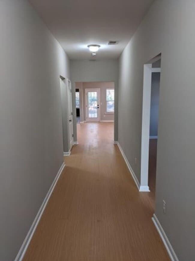 Building Photo - Beautiful 3 Bedroom Home