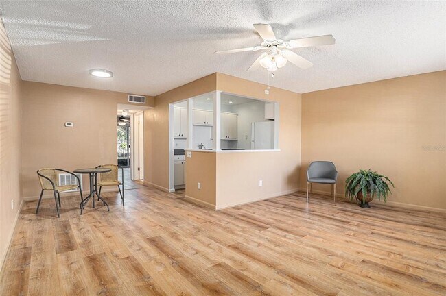Foto del edificio - 9013 Tudor Dr