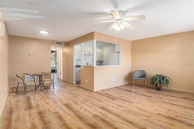 Building Photo - 9013 Tudor Dr