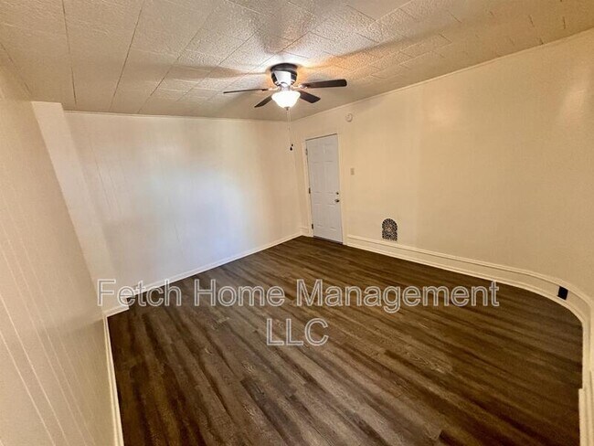Building Photo - 722 East King Street - Room 2