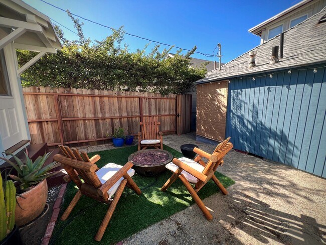 Propiedad privada con acceso controlado, patio y vallas de madera de secuoya. Muebles, barbacoa y fogata incluidos. - 140 Hart Ave