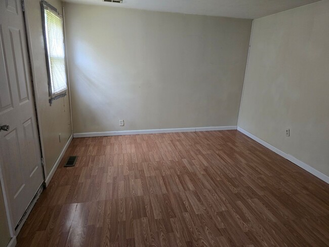 Foto del edificio - 3 Bedroom 2 Bathroom for $1350.00