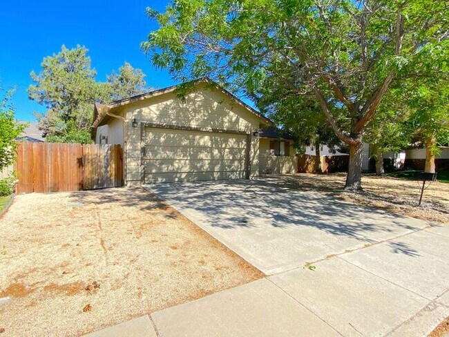 Foto del edificio - SE Reno Single Story House - Beautiful Pastoral/Mountain Views