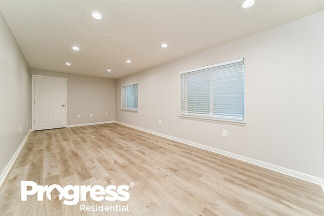 Foto del edificio - 7649 N Powell St