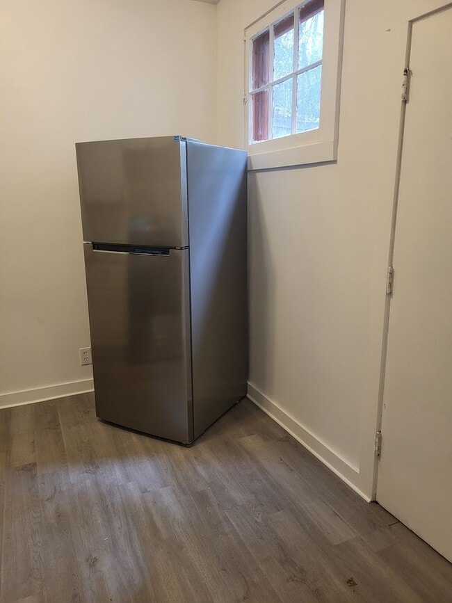 Building Photo - Newly Renovated 2 Bed, 1 Bath Home in Haze...