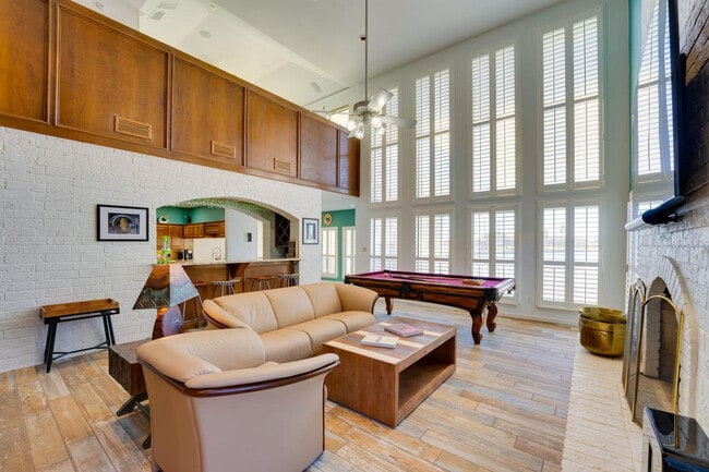 Building Photo - 15237 Isabella Ct